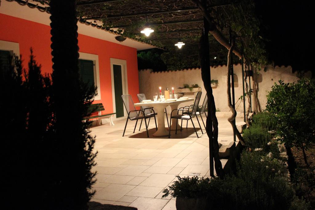 Apartment Vila Volicija Makarska Exterior photo